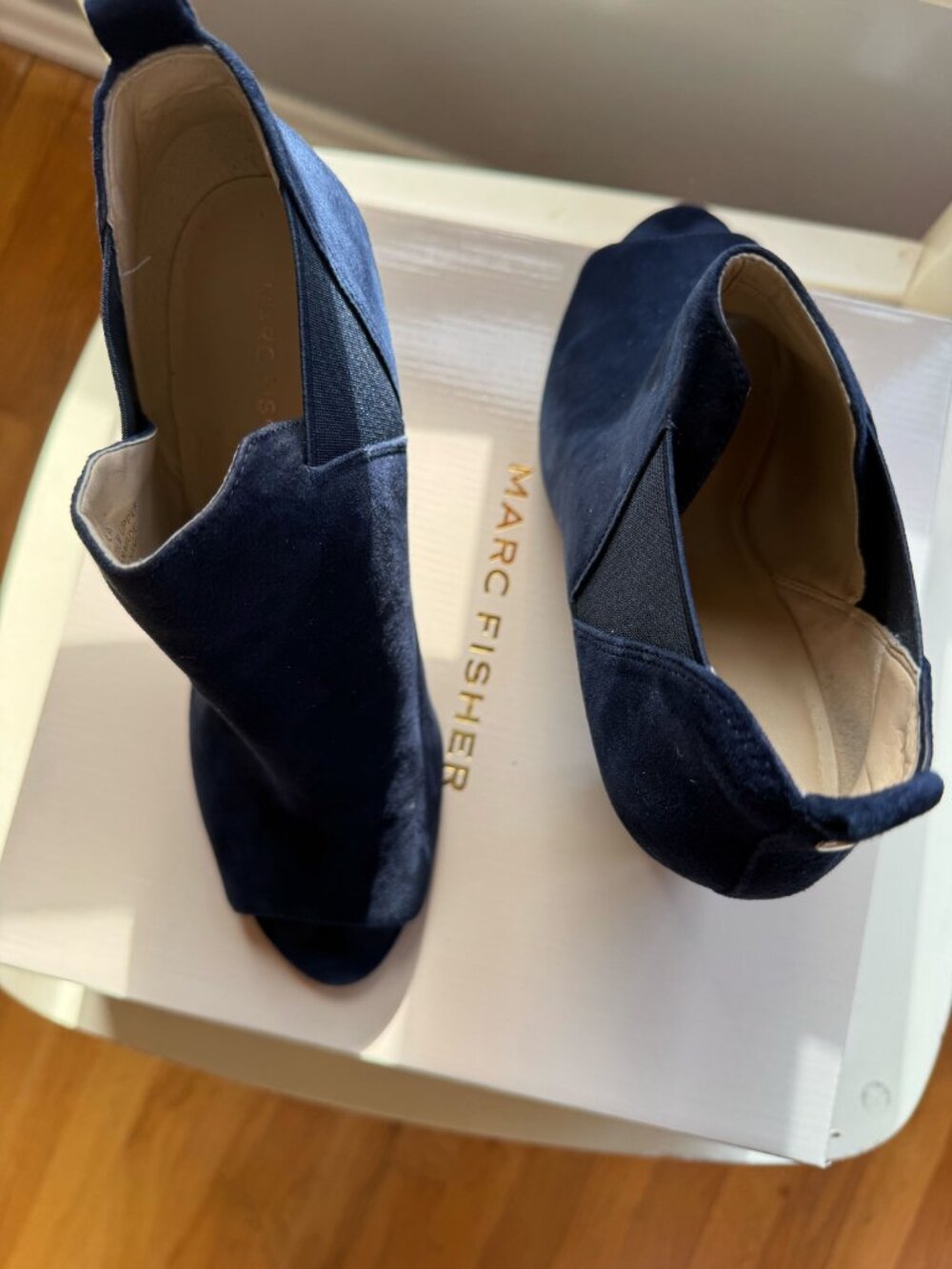 Marc Fisher SAYLA Suede Ankle Boots – Size 8, Navy